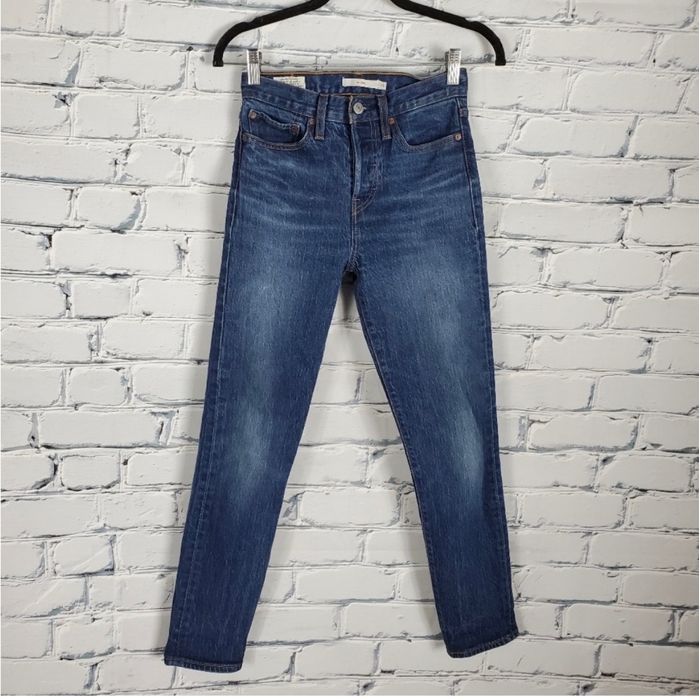 Levis Wedgie